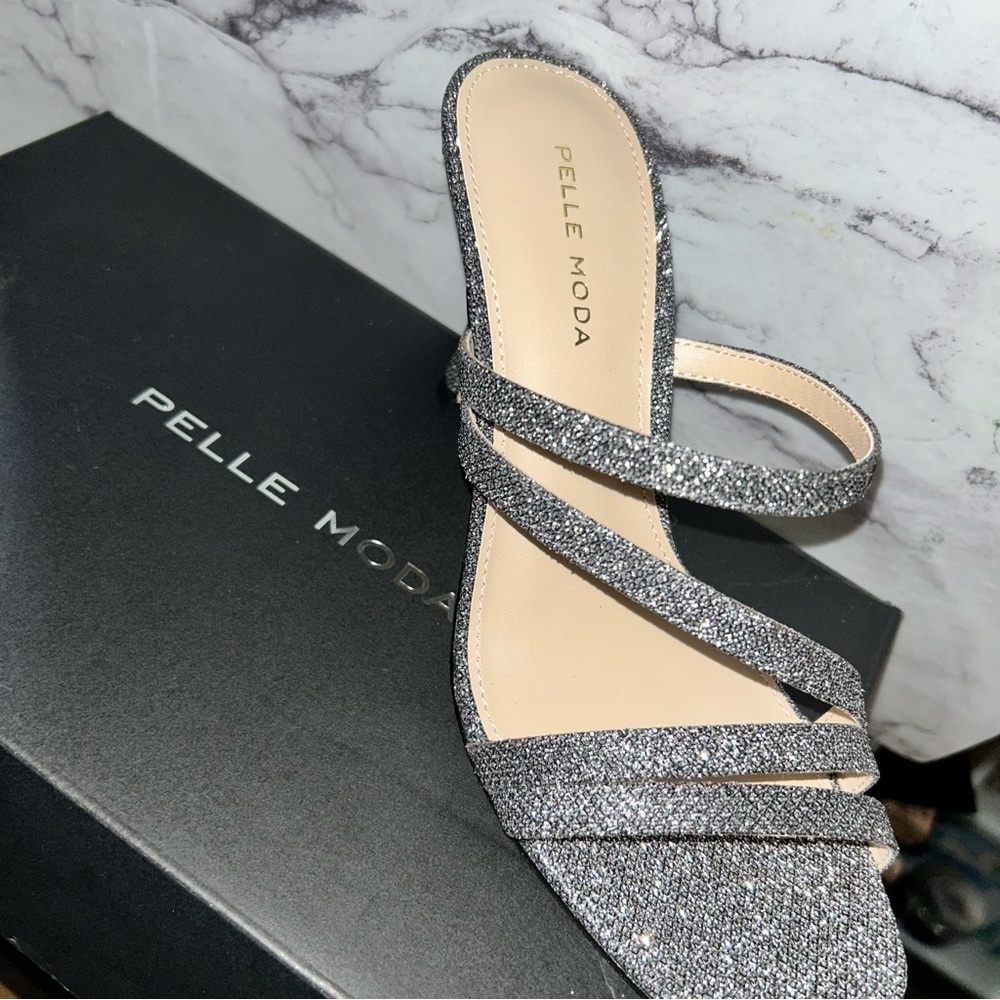 Pelle Moda Silver Strappy Heels NWT - Picture 13 of 15